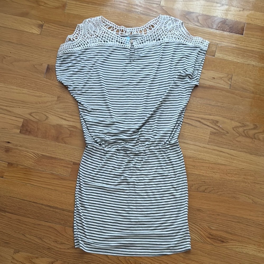 Cream and Black Casual Mini Dress with Cap Dolman Sleeves. Elastic waist.